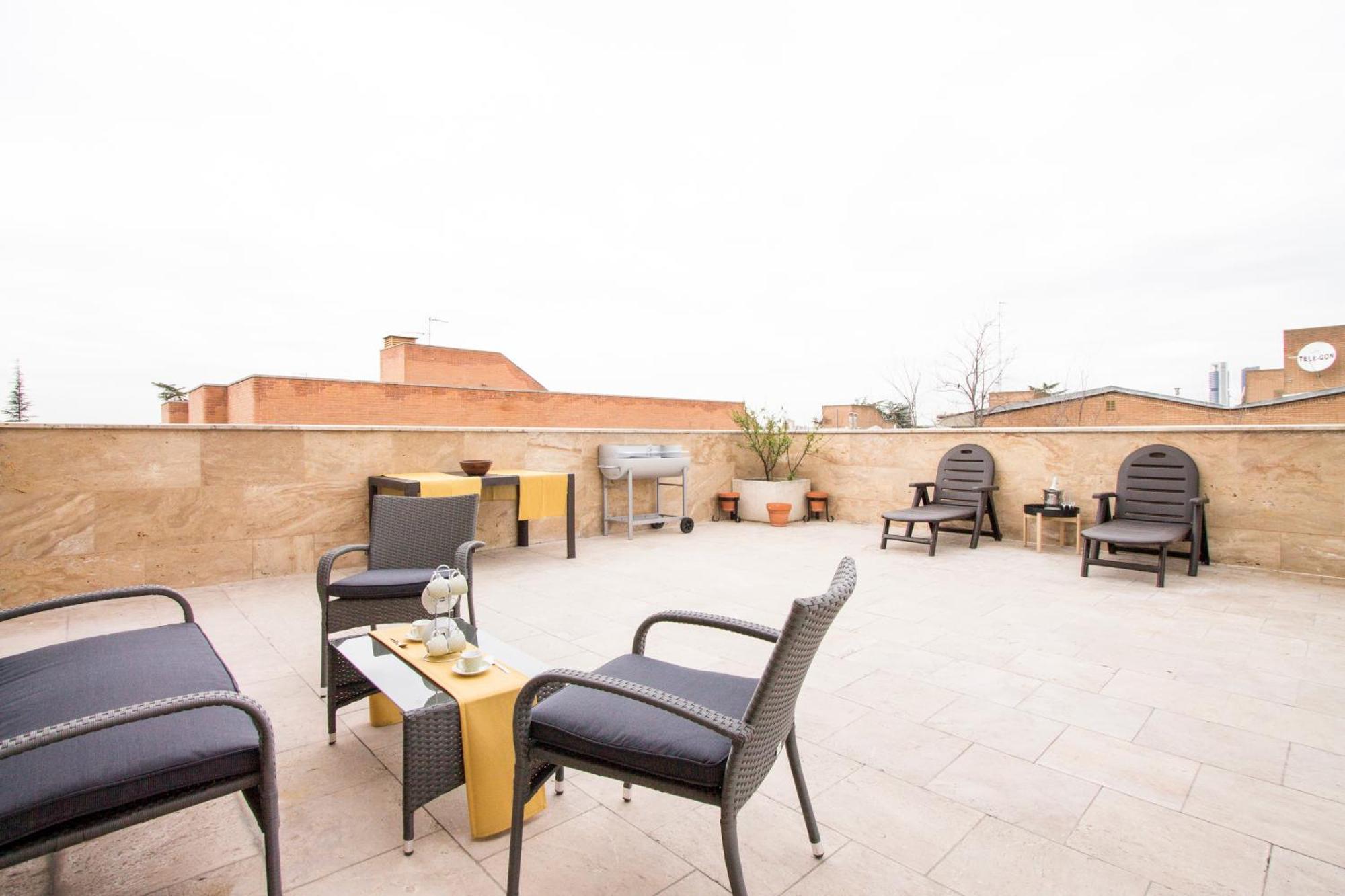 Apartamentos Villablino Arturo Soria Madrid Exterior photo